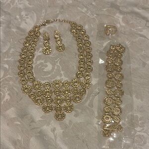 Elegant Gold Jewelry Set